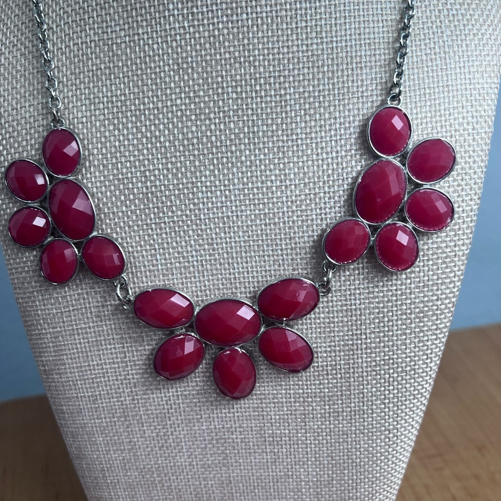 Necklace Short w/ Earrings - Picture 2 of 3